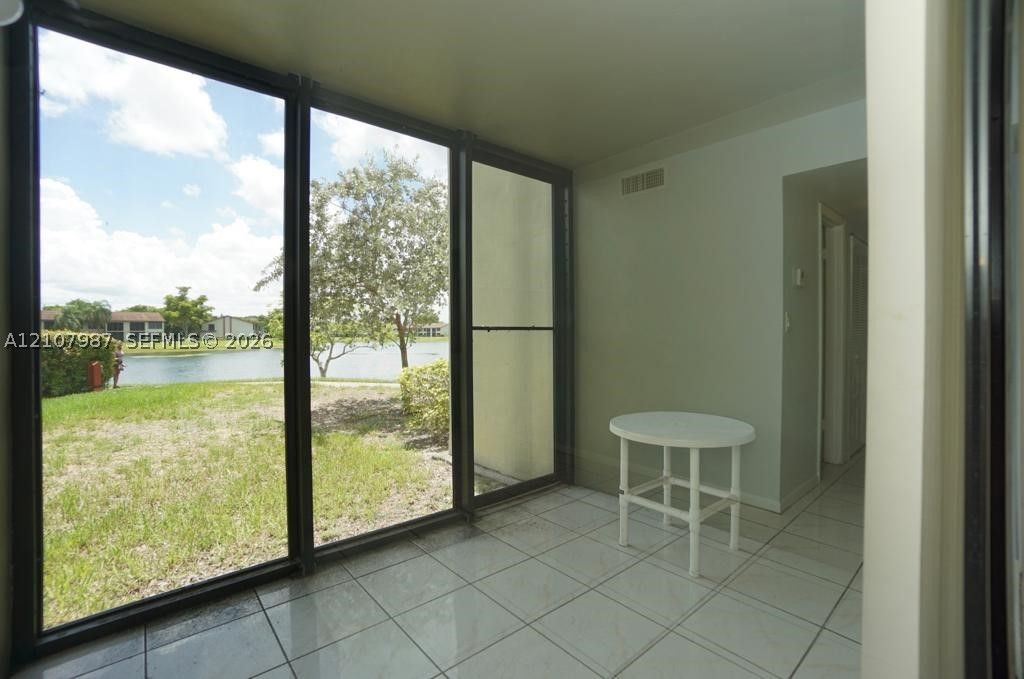 212 Lake Pointe Dr 106, Oakland Park, FL 33309