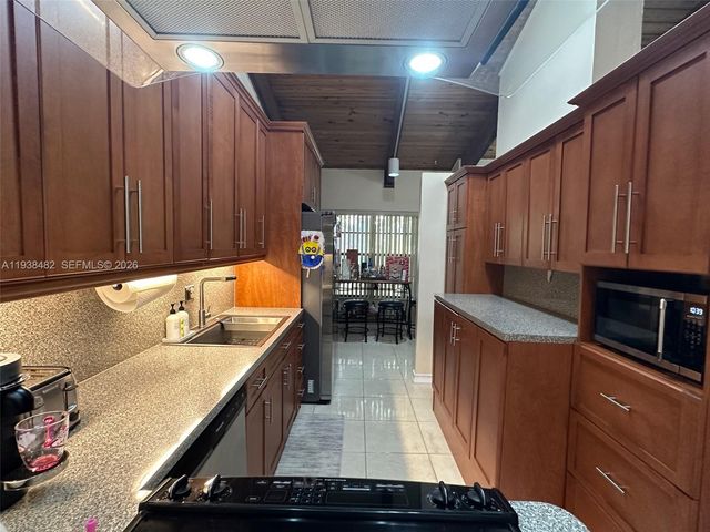 3415 Freedom Dr, Hollywood, FL 33021