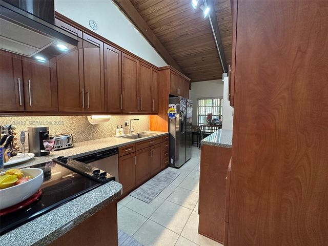 3415 Freedom Dr, Hollywood, FL 33021