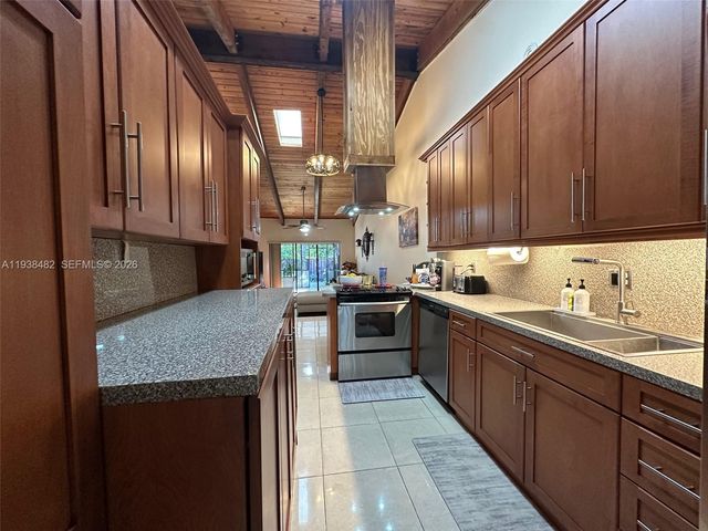 3415 Freedom Dr, Hollywood, FL 33021