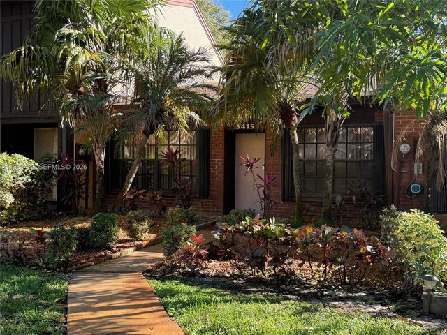 3415 Freedom Dr, Hollywood, FL 33021