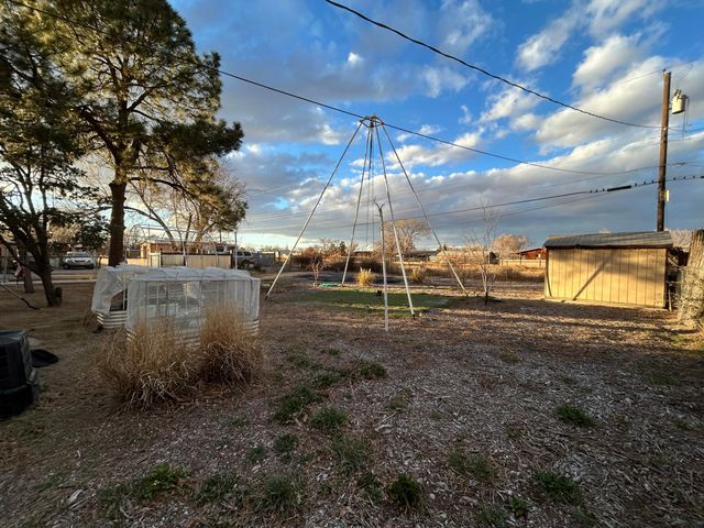 143 Pueblo Luna Drive NW, Albuquerque, NM 87107