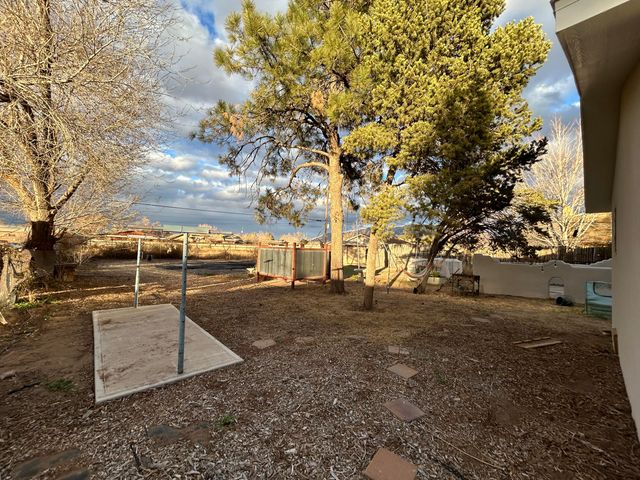 143 Pueblo Luna Drive NW, Albuquerque, NM 87107