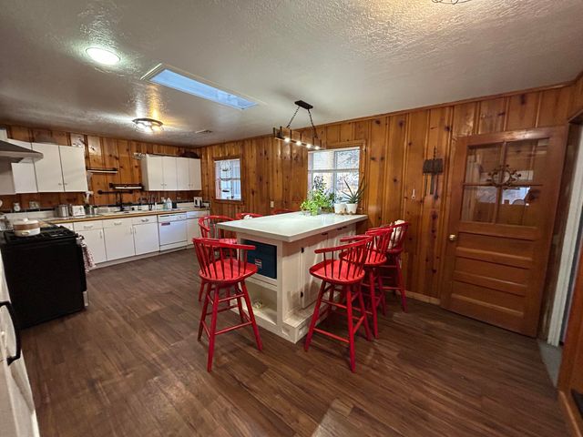 143 Pueblo Luna Drive NW, Albuquerque, NM 87107