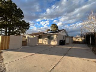 143 Pueblo Luna Drive NW, Albuquerque, NM 87107