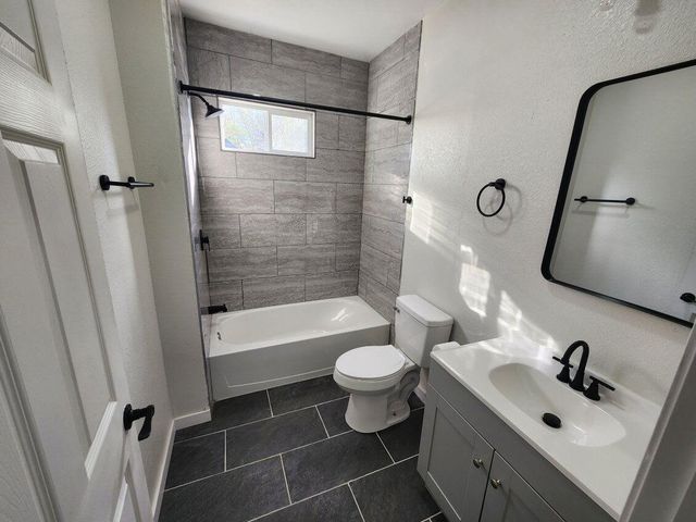 2203 N National Avenue, Springfield, MO 65803