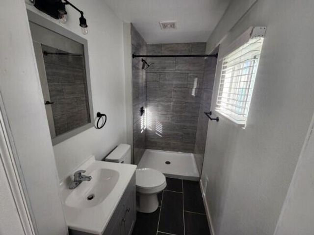 2203 N National Avenue, Springfield, MO 65803