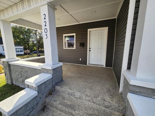 2203 N National Avenue, Springfield, MO 65803