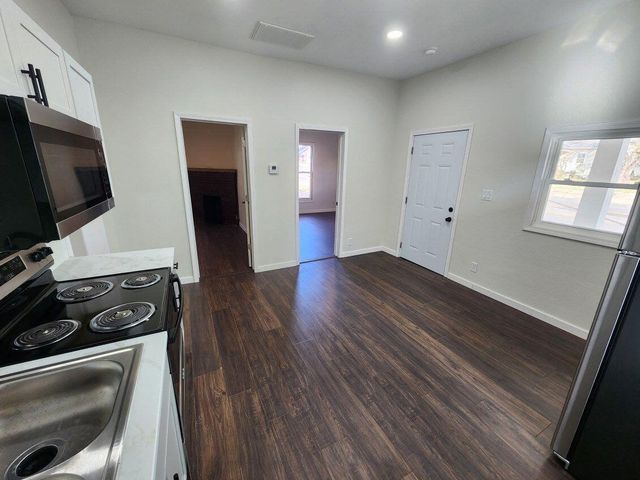 2203 N National Avenue, Springfield, MO 65803