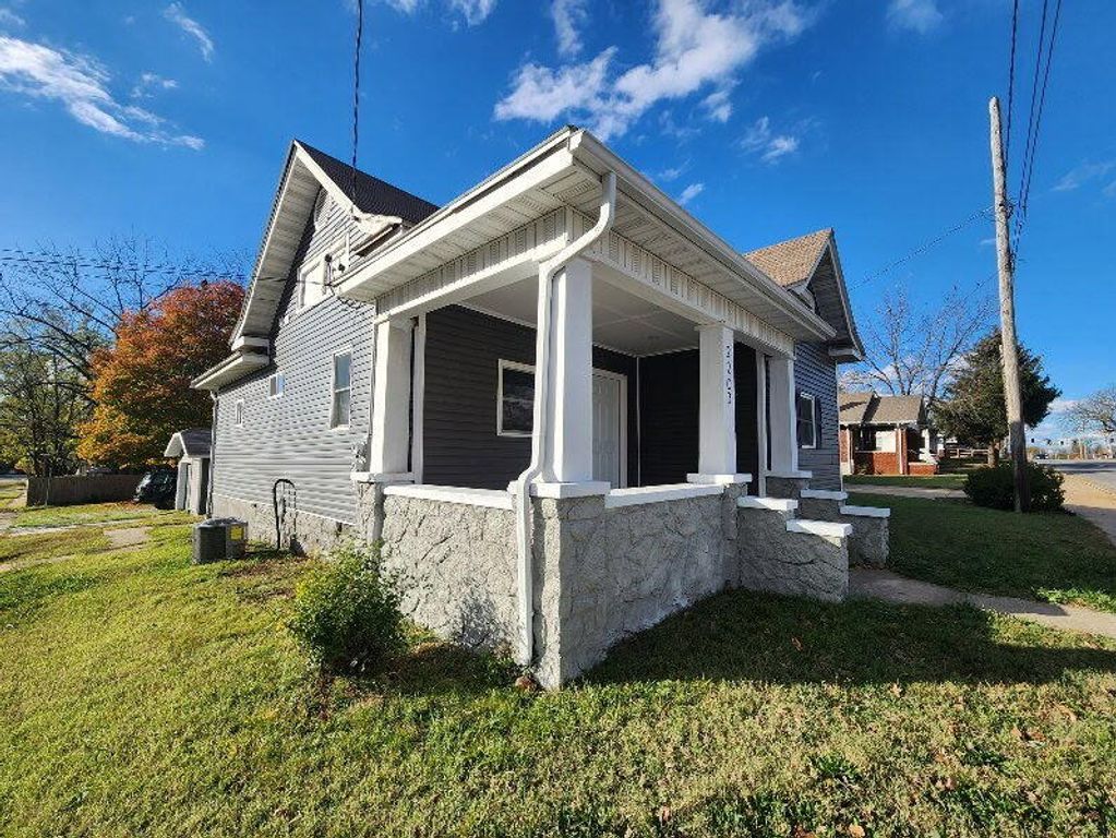 2203 N National Avenue, Springfield, MO 65803