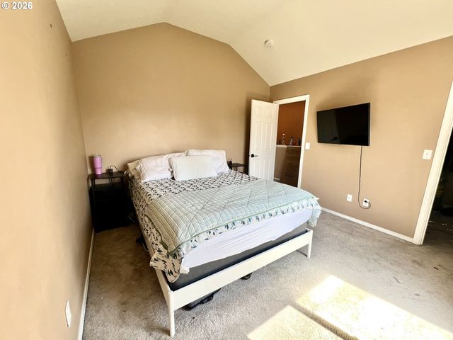 12226 Se LONG St, Portland, OR 97236