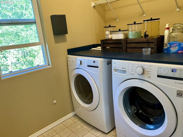 12226 Se LONG St, Portland, OR 97236