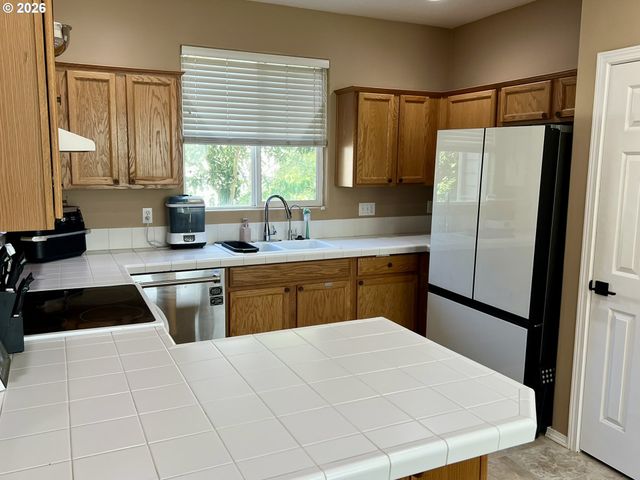 12226 Se LONG St, Portland, OR 97236