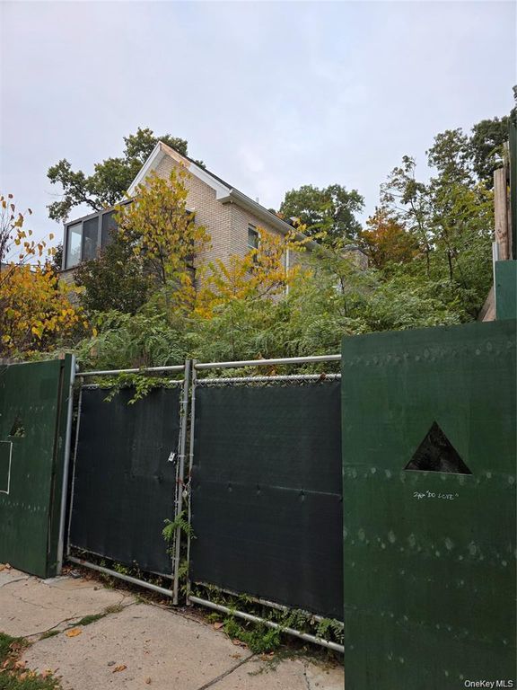 315 W 262nd Street, Bronx, NY 10471 — photo 2