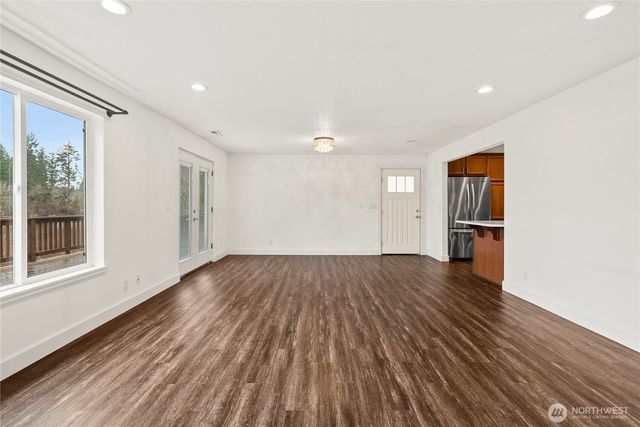 381 E Island Lake Drive, Shelton, WA 98584