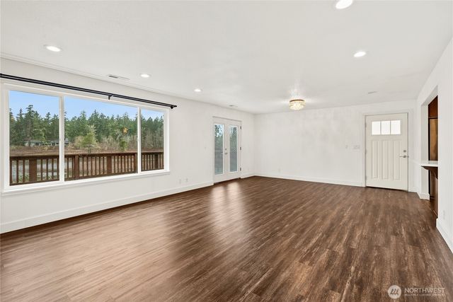 381 E Island Lake Drive, Shelton, WA 98584