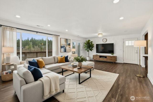 381 E Island Lake Drive, Shelton, WA 98584