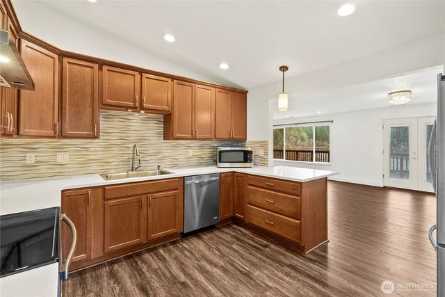 381 E Island Lake Drive, Shelton, WA 98584