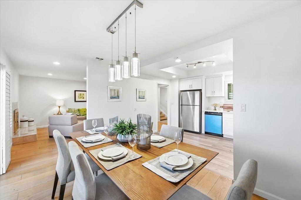 Image 9 of property listing at 655 Libra Lane, Foster City, CA 94404