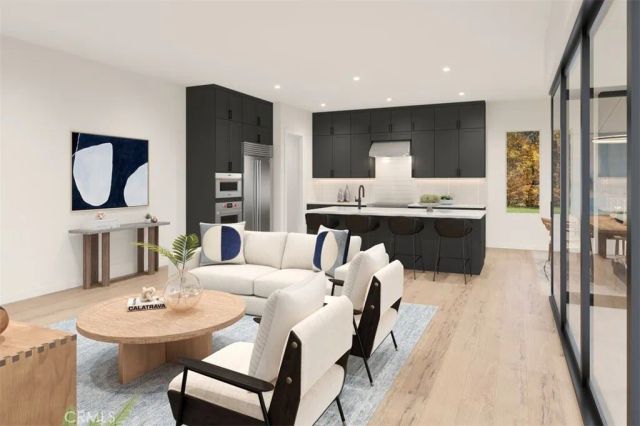 2071 W Pearl Street, Encinitas, CA 92024