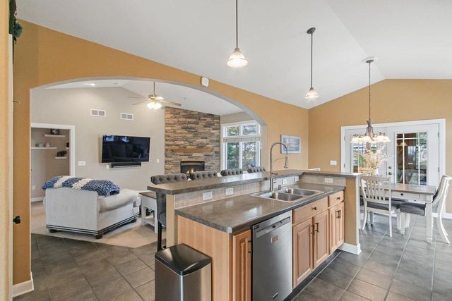 614 Woodhaven Court, Cambridge, WI 53523