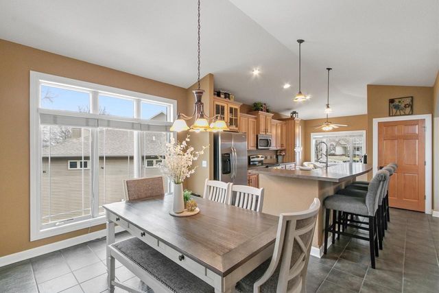 614 Woodhaven Court, Cambridge, WI 53523