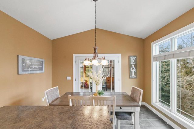 614 Woodhaven Court, Cambridge, WI 53523