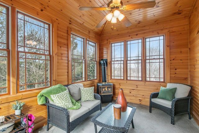 614 Woodhaven Court, Cambridge, WI 53523