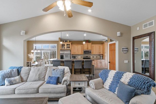 614 Woodhaven Court, Cambridge, WI 53523