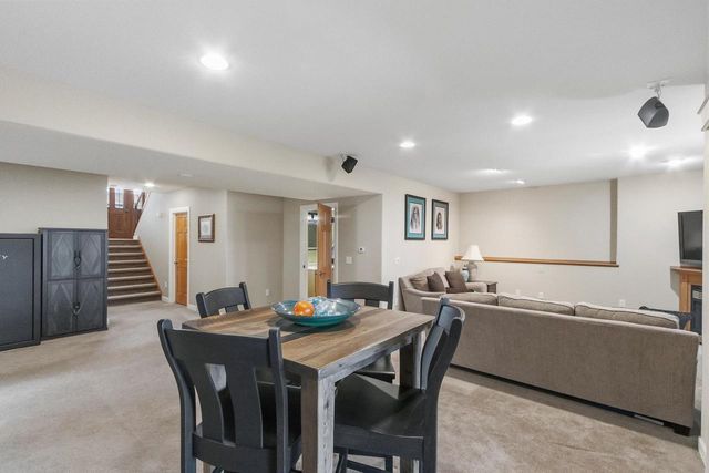 614 Woodhaven Court, Cambridge, WI 53523