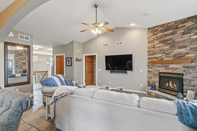 614 Woodhaven Court, Cambridge, WI 53523