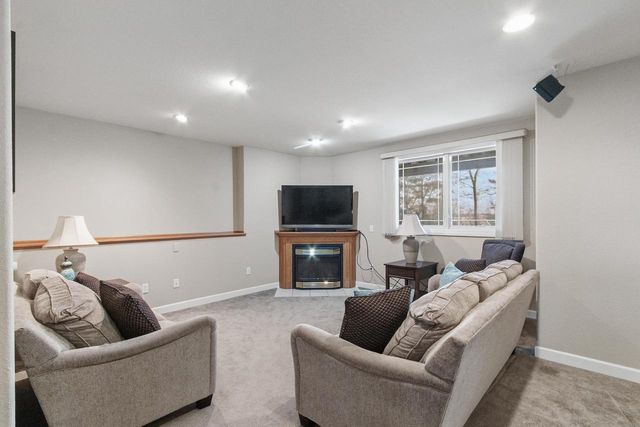 614 Woodhaven Court, Cambridge, WI 53523