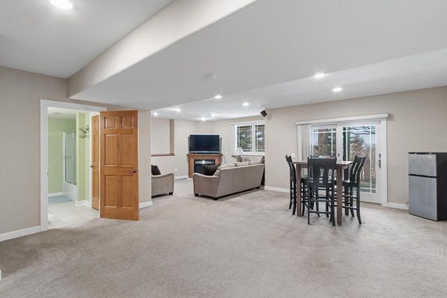 614 Woodhaven Court, Cambridge, WI 53523