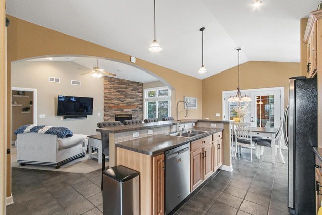 614 Woodhaven Court, Cambridge, WI 53523