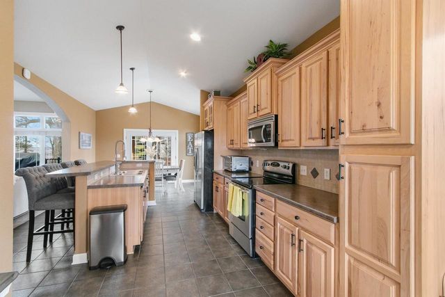 614 Woodhaven Court, Cambridge, WI 53523