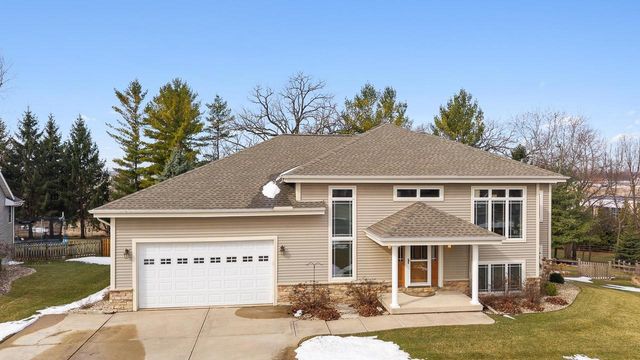 614 Woodhaven Court, Cambridge, WI 53523