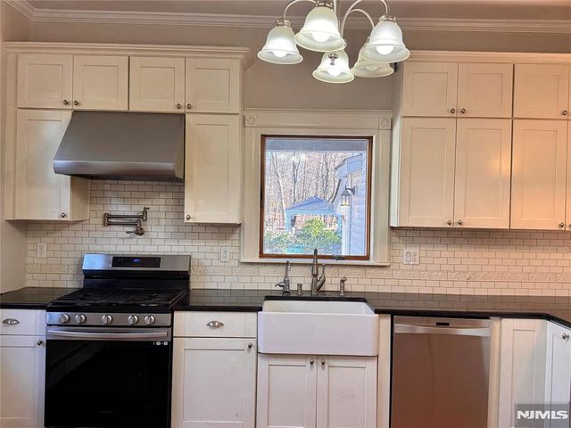 232 Franklin Turnpike, Allendale, NJ 07401