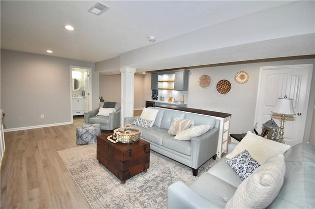 1928 Carter Court, Liberty, MO 64068