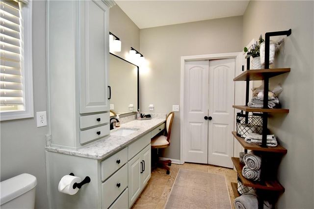 1928 Carter Court, Liberty, MO 64068
