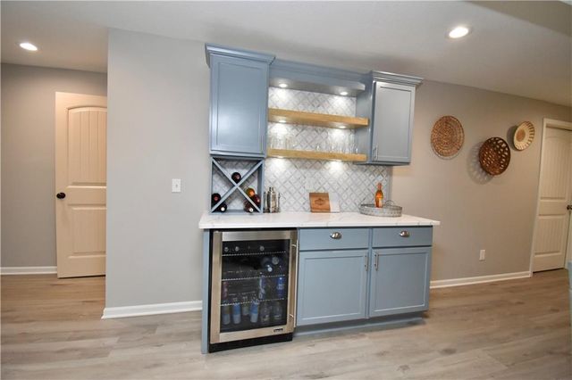 1928 Carter Court, Liberty, MO 64068