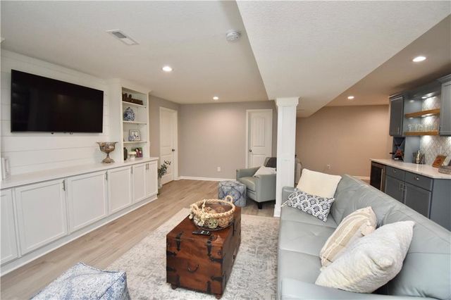1928 Carter Court, Liberty, MO 64068