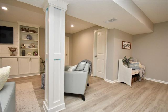 1928 Carter Court, Liberty, MO 64068