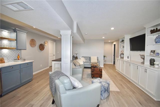 1928 Carter Court, Liberty, MO 64068