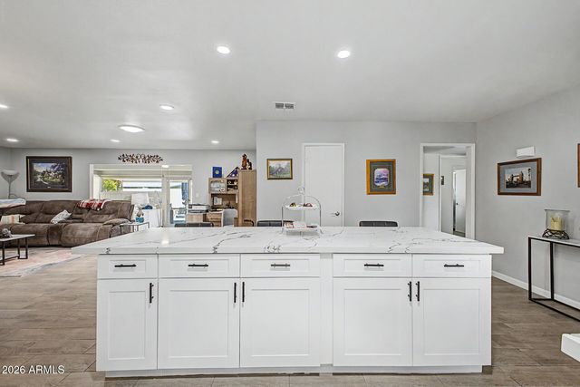 10718 W CHERYL Drive, Sun City, AZ 85351