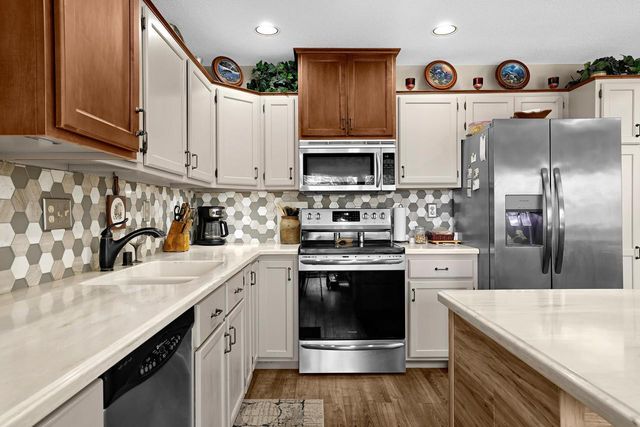 1025 Lauderdale N, Onalaska, WI 54650