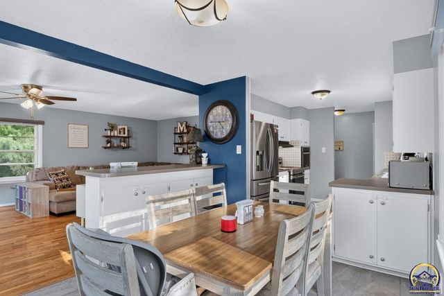 618 SW Crest DR, Topeka, KS 66606