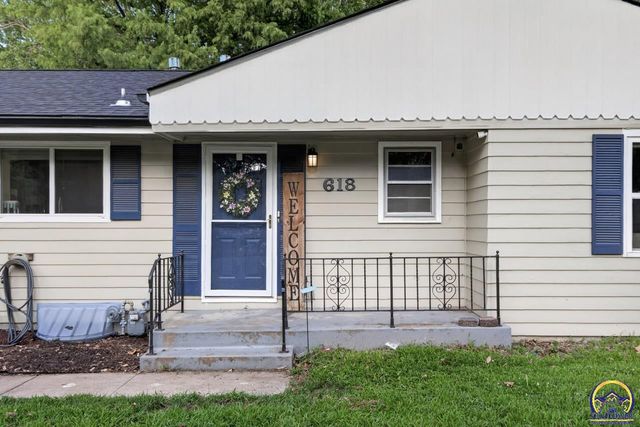 618 SW Crest DR, Topeka, KS 66606