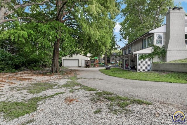 618 SW Crest DR, Topeka, KS 66606