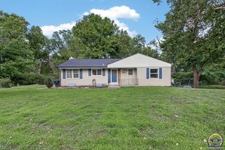 618 SW Crest DR, Topeka, KS 66606
