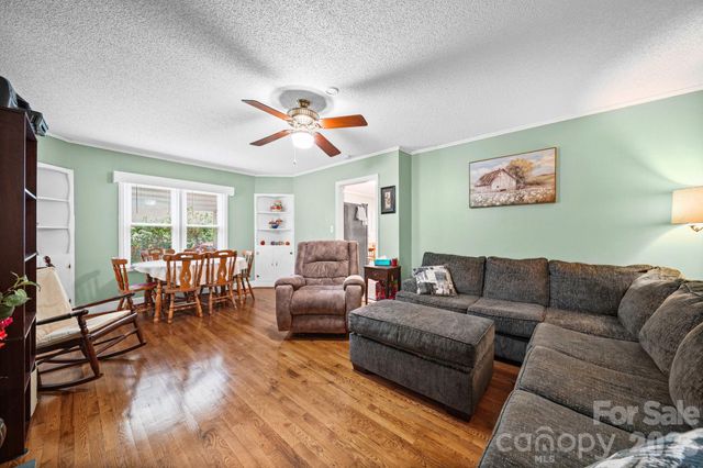 303 E Allenton Street, Mount Gilead, NC 27306